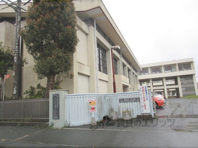 小学校　安曇小学校（小学校）まで440m