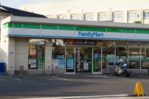 コンビニ　ファミリーマート 荏田西一丁目店（コンビニ）まで961m