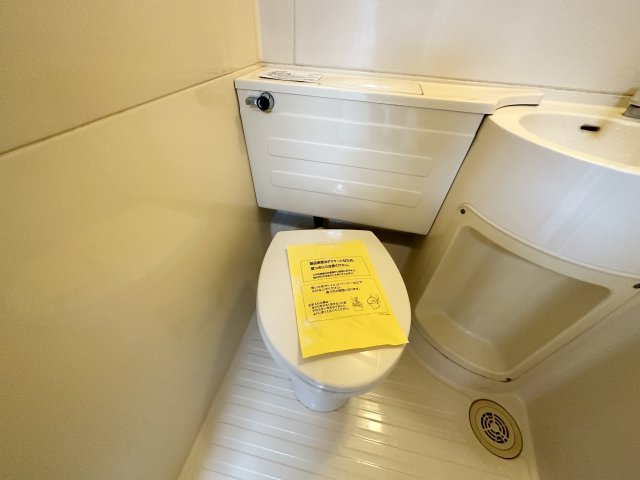 トイレ　浴室内にトイレがあります！