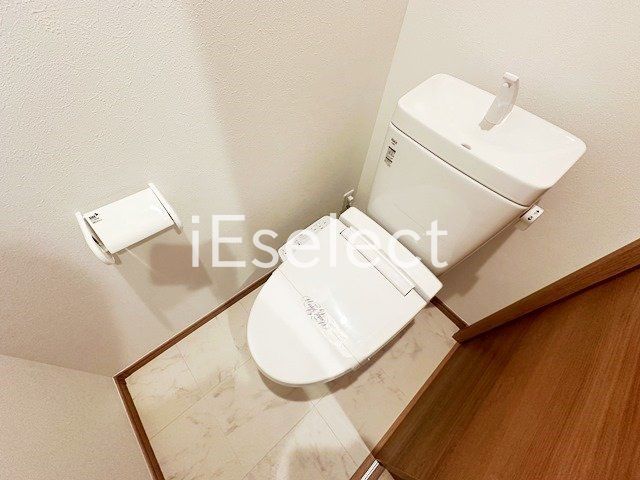 トイレ　温水洗浄便座付きのトイレ