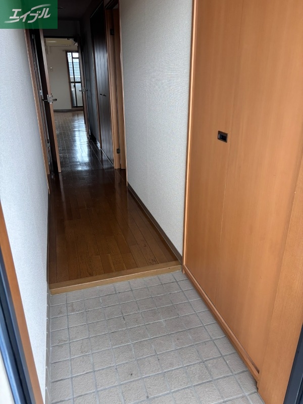 スカイパレス西崎の玄関写真