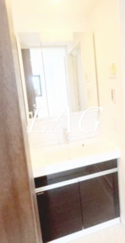 洗面設備　洋室のお部屋です。