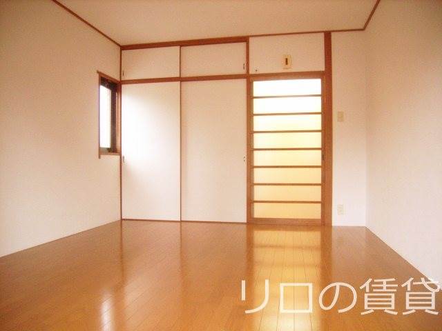 ビラノーバ住吉の居間写真