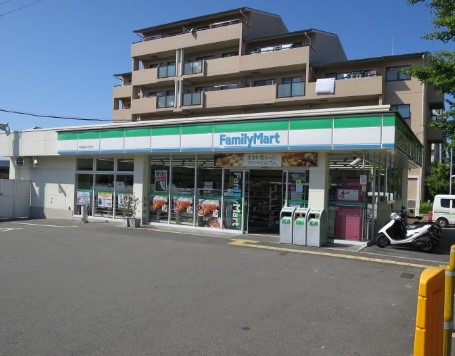 コンビニ　ファミリーマート 吹田朝日が丘町店（コンビニ）まで674m