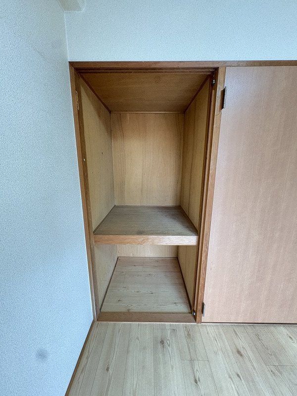 収納　洋室に収納スペースがございます