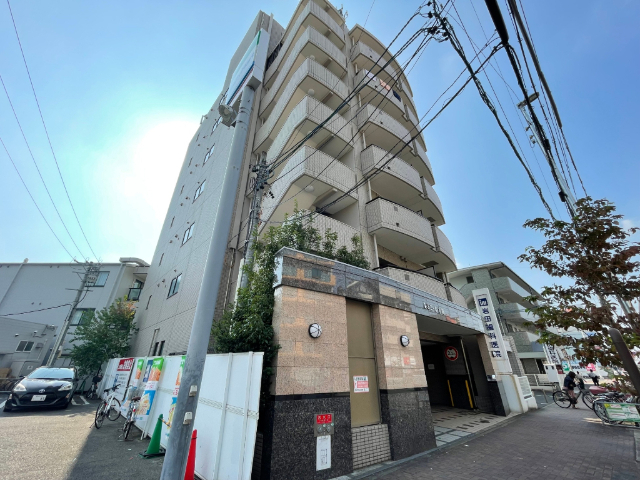建物外観　本陣駅１番出口を出てすぐっ！