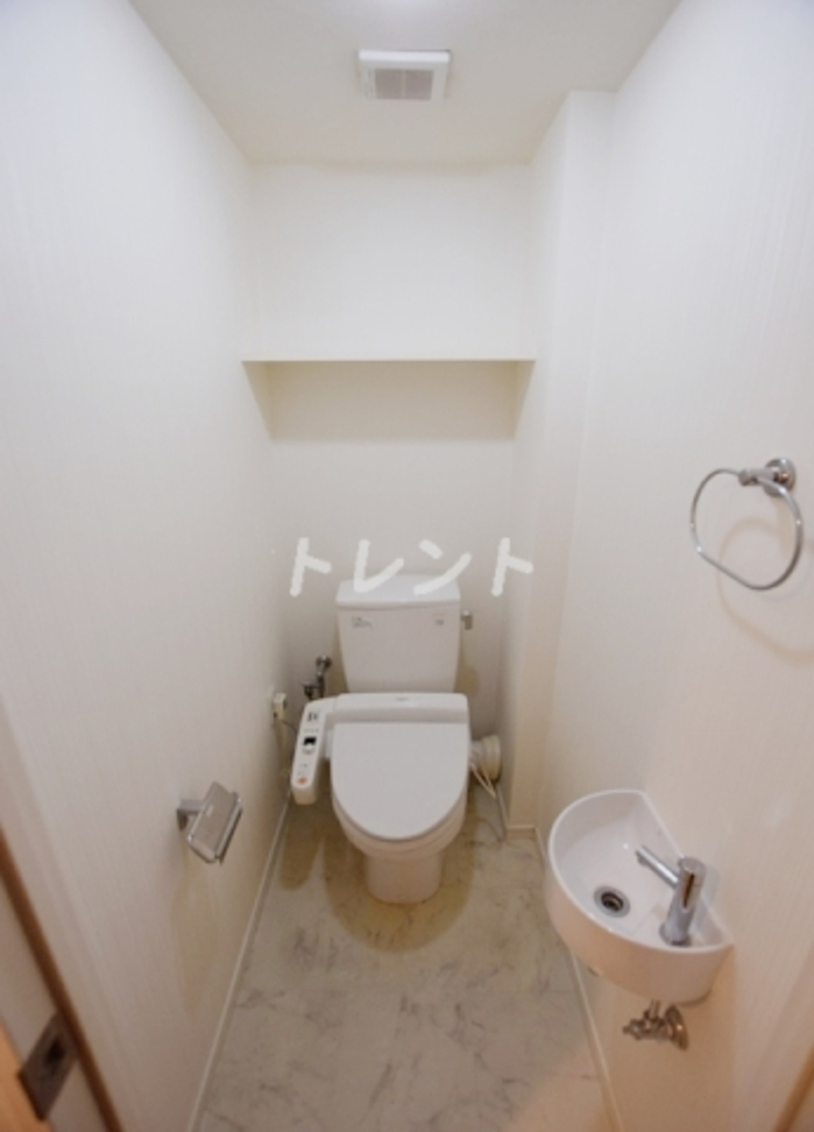 東京メトロ東西線 茅場町駅 徒歩5分 12階建 築22年のトイレ写真