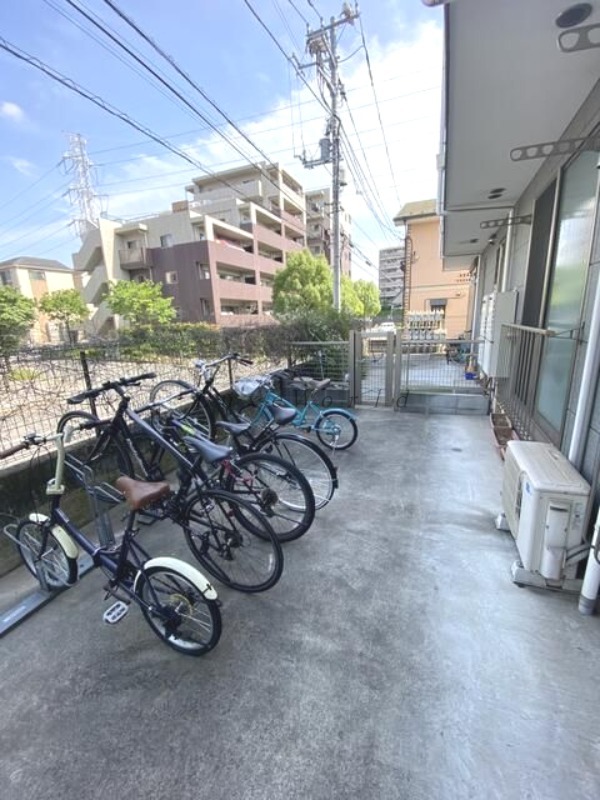 ブルーライン 仲町台駅 徒歩10分 3階建 築14年の外観写真
