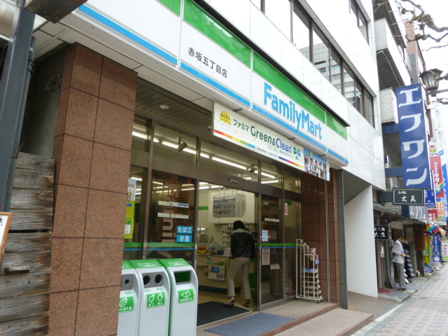 コンビニ　ファミリーマート（コンビニ）まで100m