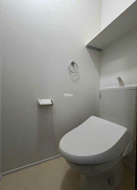 トイレ　落ち着いた色調のトイレです