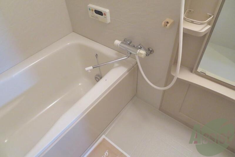バス・シャワールーム　浴槽と洗い場が広々しているのでお掃除がらくらくですねー。