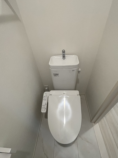 2024年5月竣工 駅徒歩3分 2面採光角 Girasole Pのトイレ写真