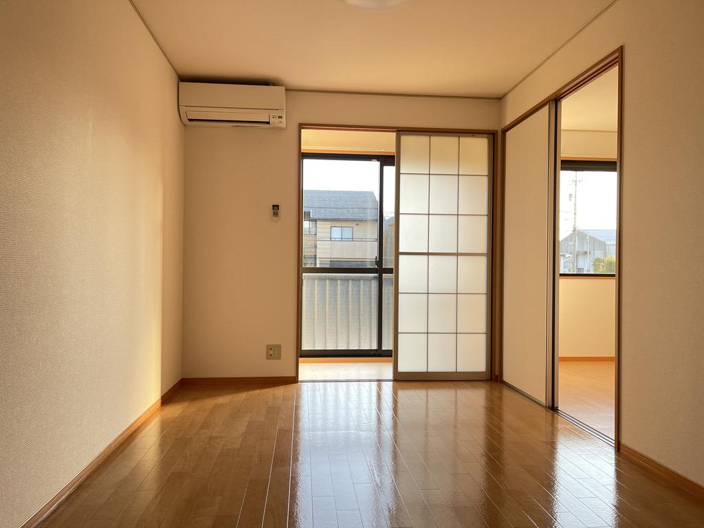 コンフォートIIの居間写真