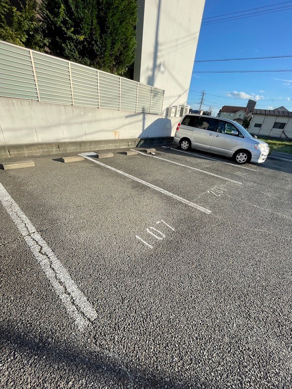 【姫路市田寺のマンションの駐車場】