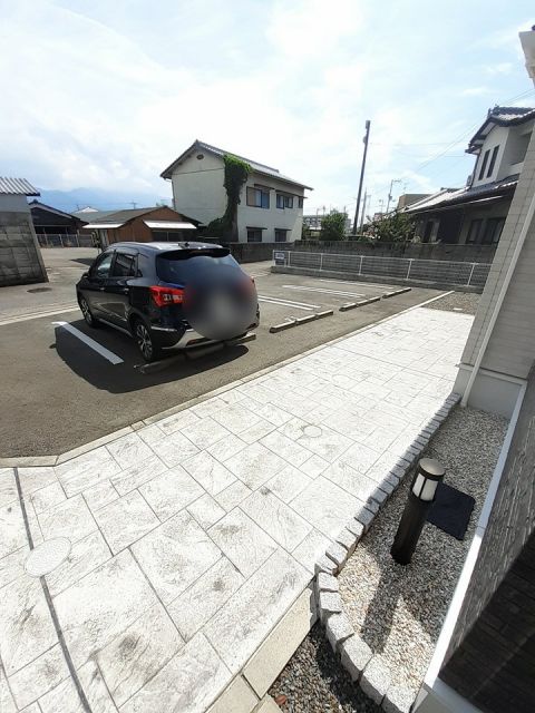 【新居浜市沢津町のアパートの駐車場】