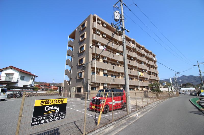 東広島市八本松東のマンションの建物外観