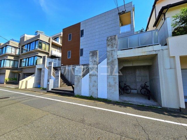 【リブリ・自由が丘の建物外観】