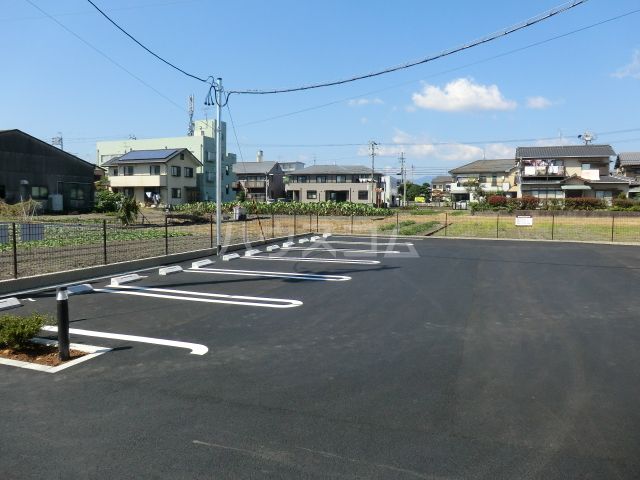 【シャンポワール中島の駐車場】