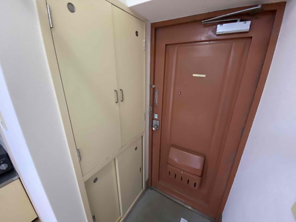 玄関　防鳥ネット設置