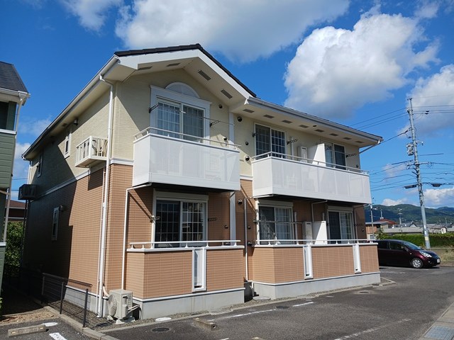 岡山市中区八幡のアパートの建物外観