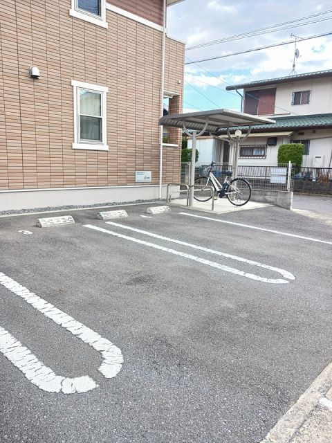 【岡山市東区西大寺松崎のアパートの駐車場】