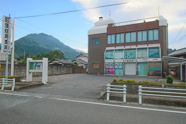 【備前市吉永町吉永中のマンションの銀行】