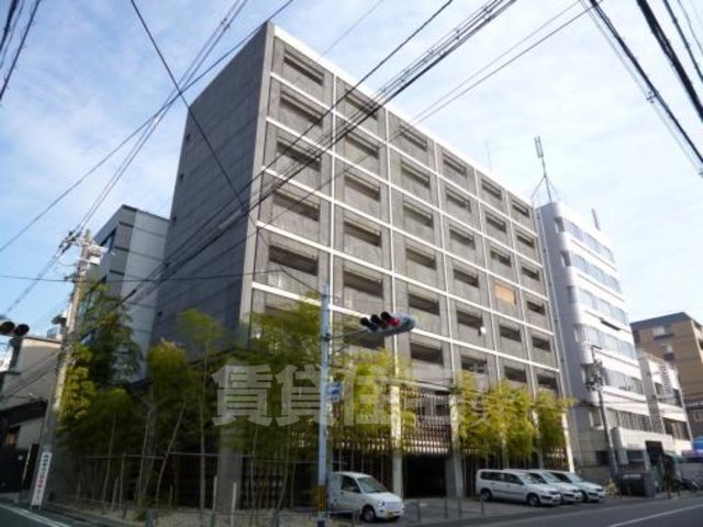 京都市下京区岩戸山町のマンションの建物外観