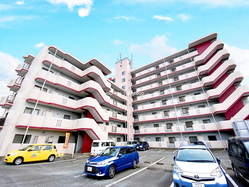 平塚市東真土のマンションの建物外観