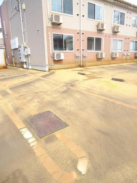 【十日町市本町のアパートの駐車場】