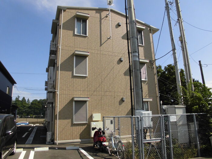 【町田市本町田のアパートの建物外観】