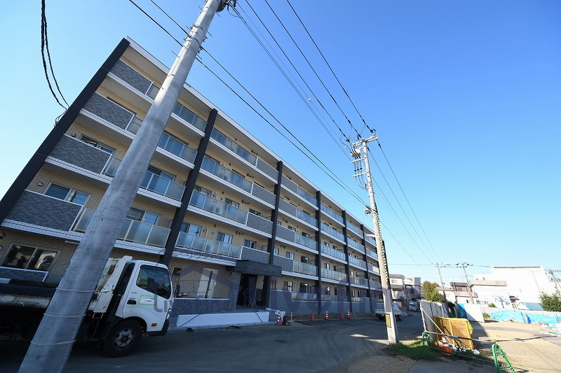 札幌市白石区中央三条のマンションの建物外観