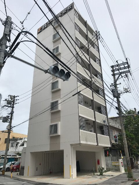 【アンビシャスVIIの建物外観】