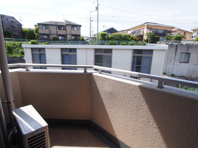 【川崎市多摩区西生田のマンションのバルコニー】