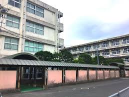 【松江市乃白町のアパートの小学校】