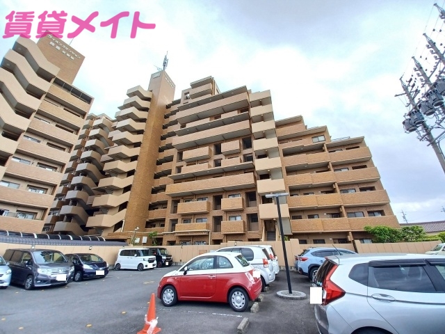 鈴鹿市神戸のマンションの建物外観