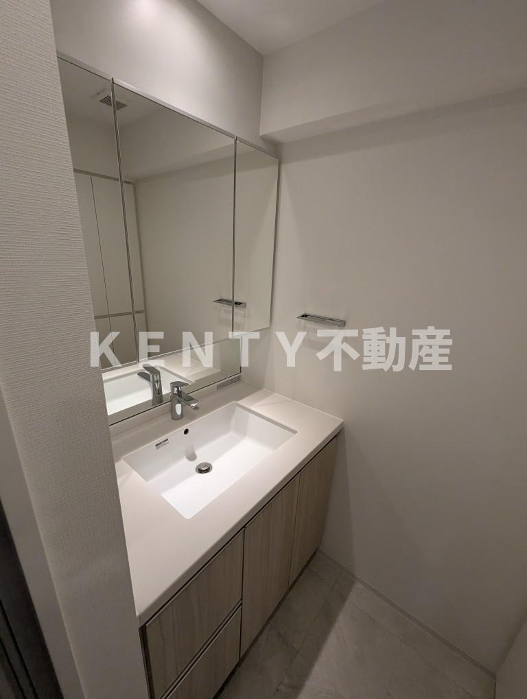 洗面設備　独立洗面台で身支度をすべて済ませてしまいましょう