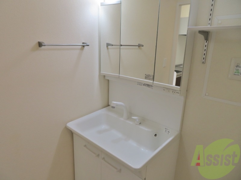 洗面設備　独立洗面台がついているので、身支度はこちらでできます。