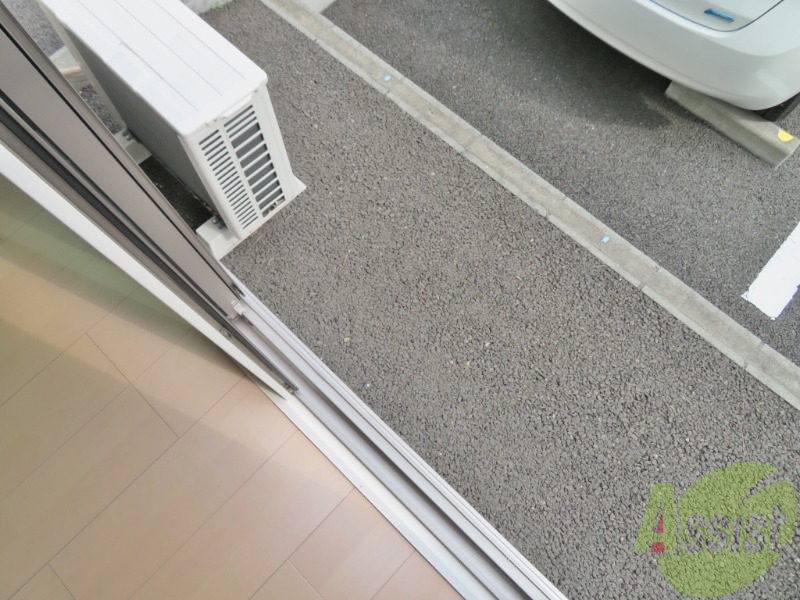 バルコニー　バルコニーはございませんが、すぐ外に出ることが出来ます。