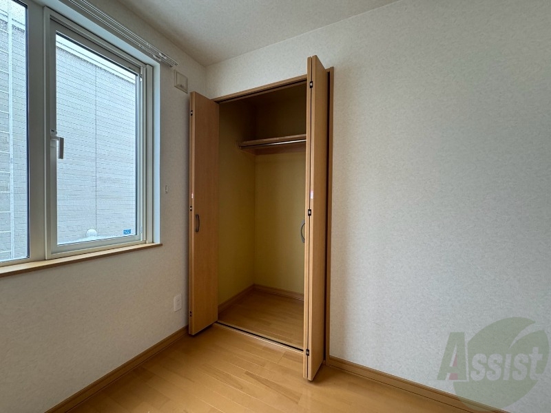 収納　クローゼットは奥行きもあり、荷物が多い方でも安心です。