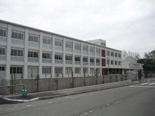 中学校　芦原中学校（中学校）まで700m