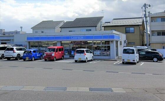コンビニ　ローソン金沢諸江中丁店（コンビニ）まで370m