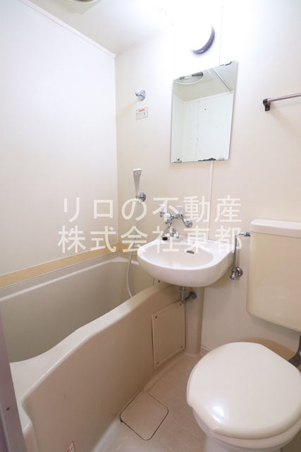 バス・シャワールーム　お掃除がしやすい洗面台付き３点ユニットです☆