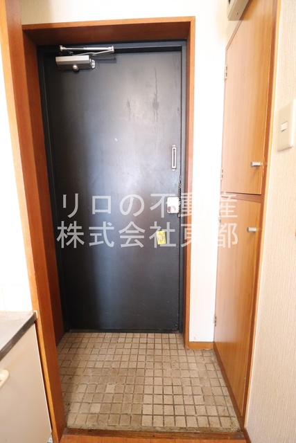 玄関　玄関には下駄箱があるのでスッキリとした空間を保てます