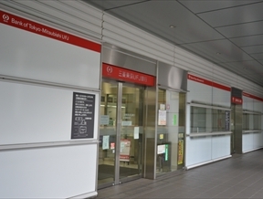 銀行　三菱東京UFJ銀行品川駅前支店（銀行）まで421m