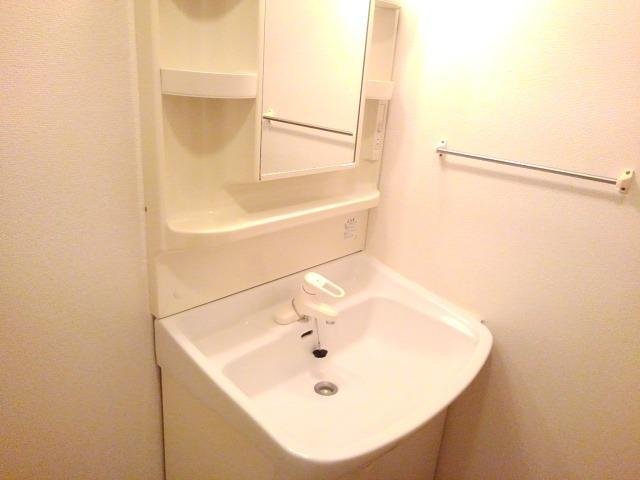 洗面設備　スペースが確保できる洗面所です