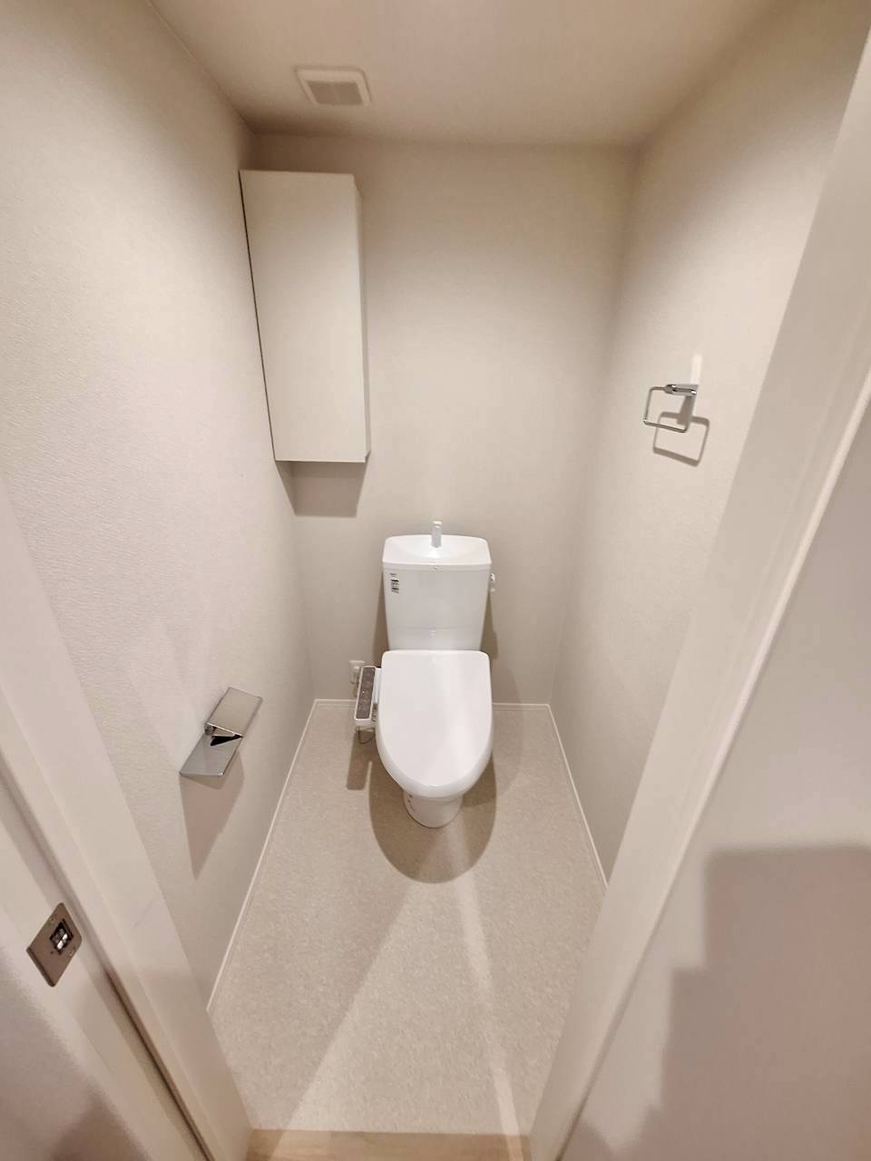 トイレ　温水洗浄便座付き