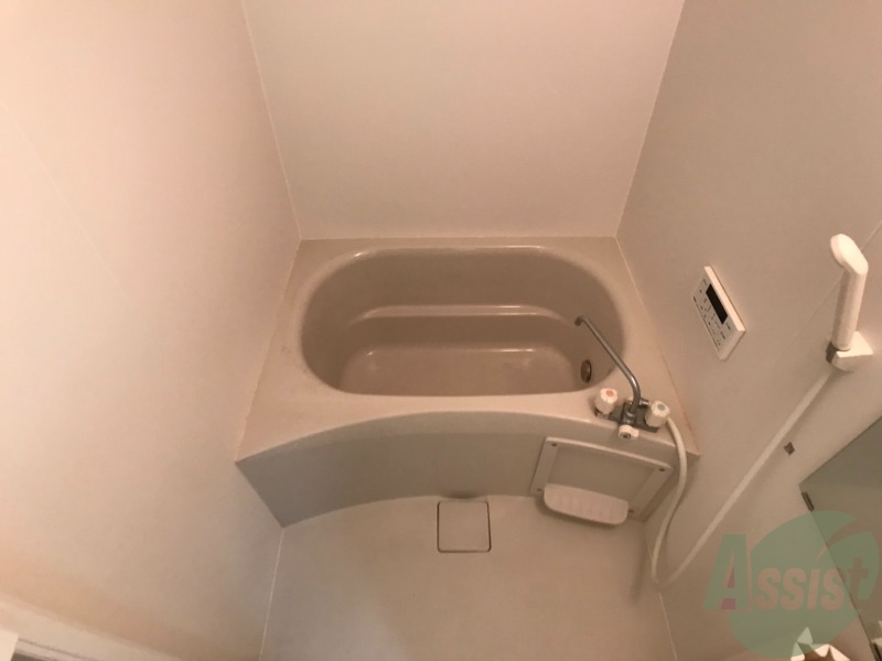 バス・シャワールーム　浴室は狭すぎず、シャワーも浴びやすそうです。