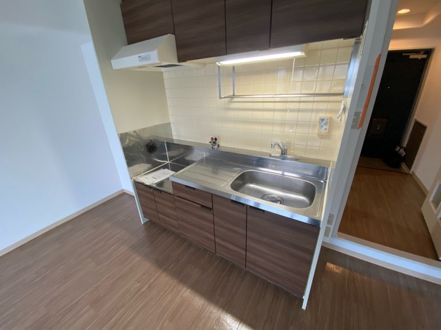 キッチン　壁付けキッチンでスペースを有効活用