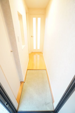玄関　※同物件・同タイプの写真です。