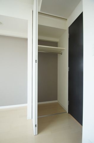 収納　ハンガーパイプ付きのクローゼット